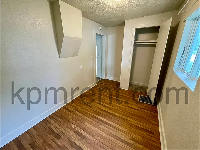 303 Chestnut St — Photo 12