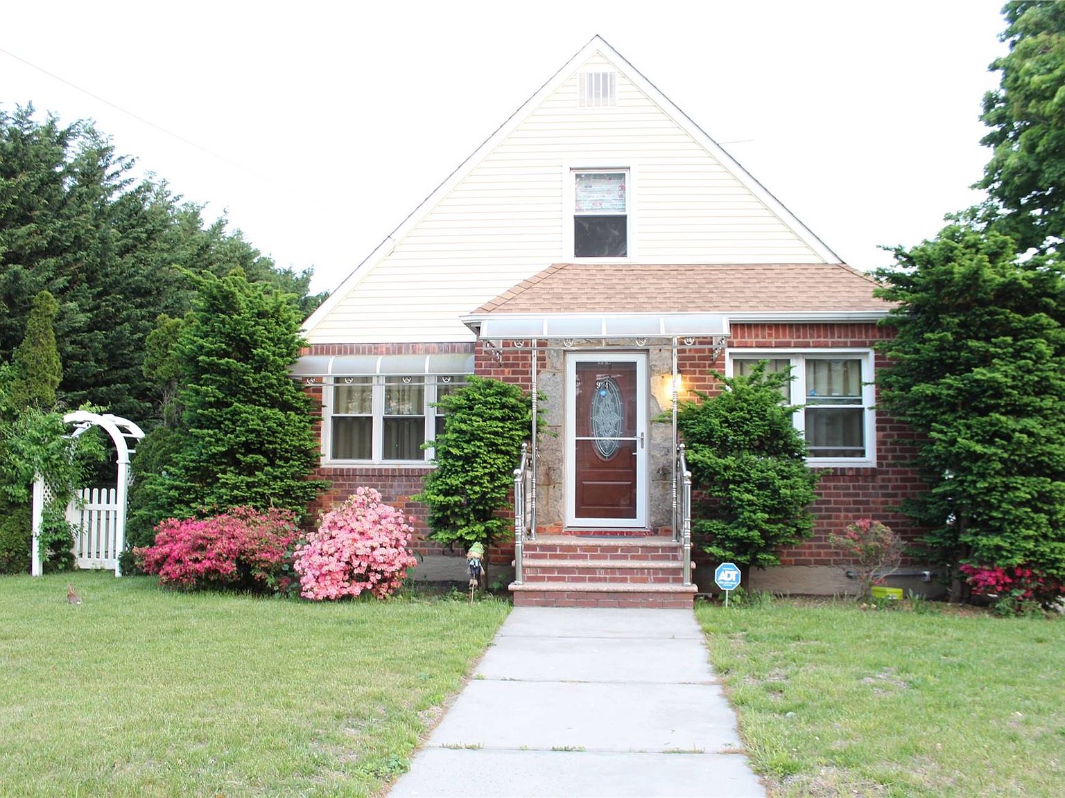66 BROADWAY, Garden City Park, NY 11040 Single Family Residence For Sale, MLS# 3511834