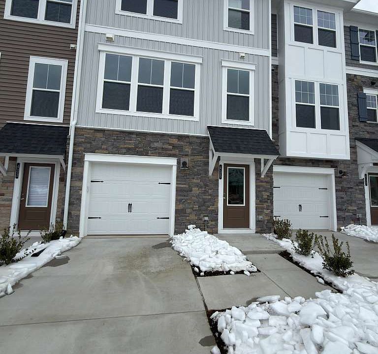 1st image of 423 Burden Dr #1