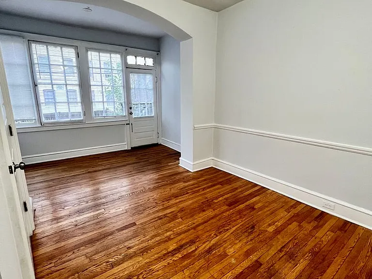 1107 W Grace St — Photo 32