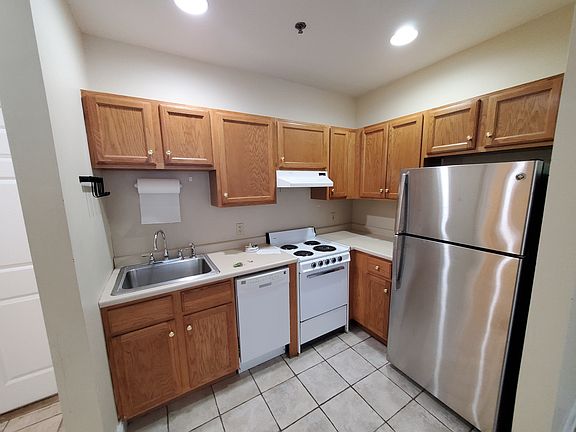 4th image of 15 Pearl St APT 27