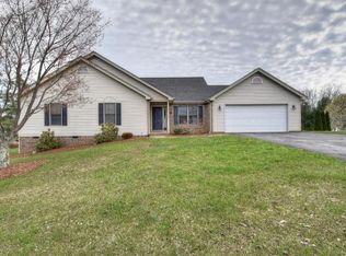 9 Moccasin Ct, Johnson City, TN 37604