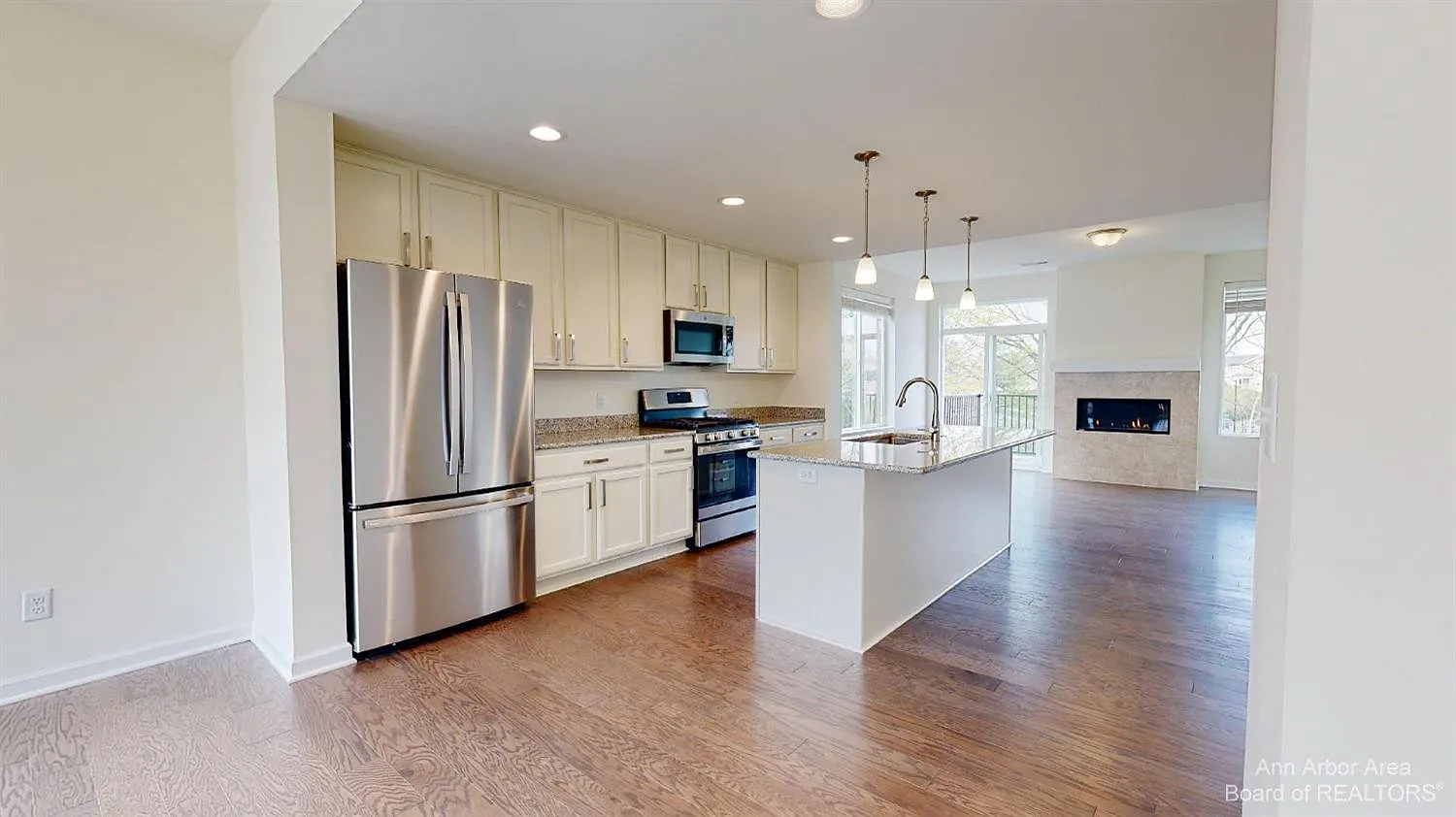 4 bed, 4.5 bath, 2594 sqft, $3,800 — Photo 4