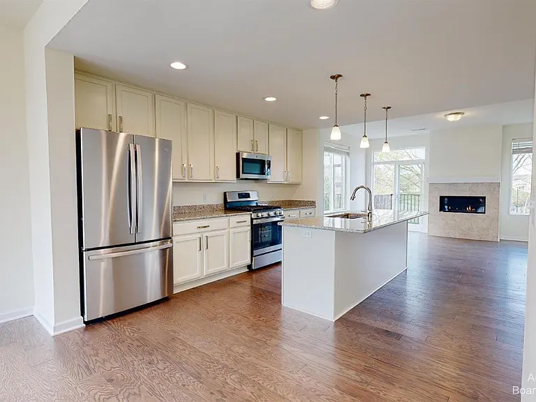 2725 Bristol Ridge Dr — Photo 4