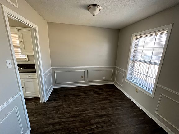 3rd image of 3739 Village Oak Cv