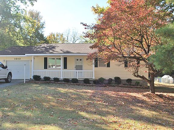2nd image of 1013 Cottonwood Ln