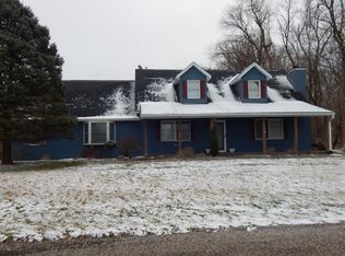 1438 Bircher Dr, Highland, IL 62249