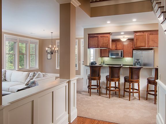 4th image of 1020F Portage Trl