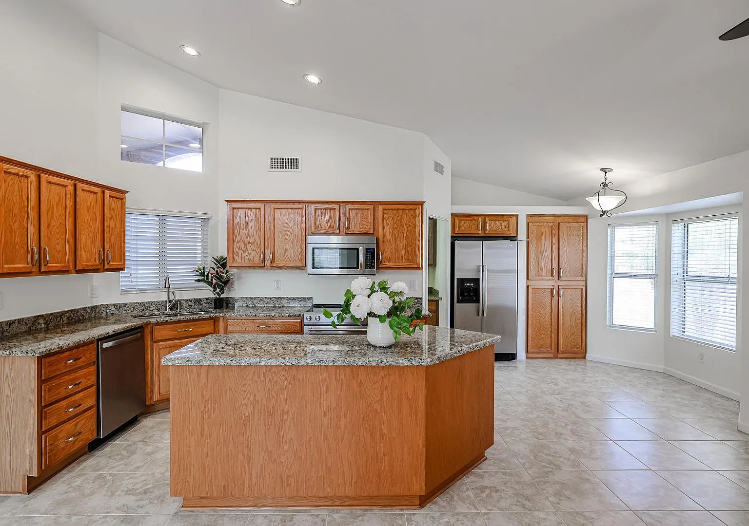 2 bed, 2.0 bath, 1641 sqft, $2,500 — Photo 3