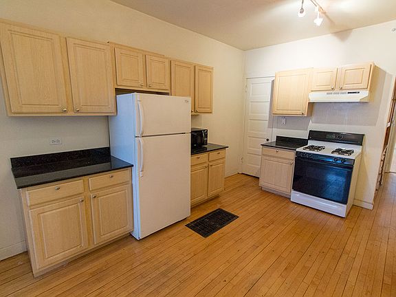 4th image of 2700 N Ashland Ave #2