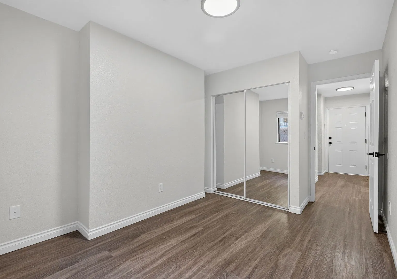 Francis Apartments — Photo 3
