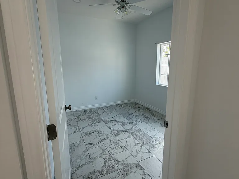 bedroom#1
