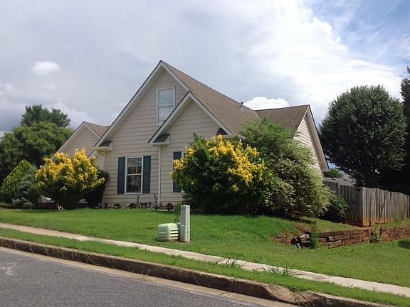 3rd image of 720 Chatham Park Dr