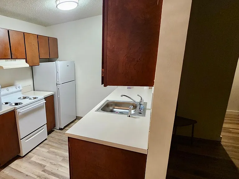 629 SE Franklin St #27 — Photo 8