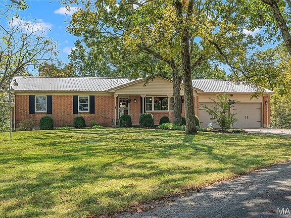 2nd image of 2267 Lewis Ln