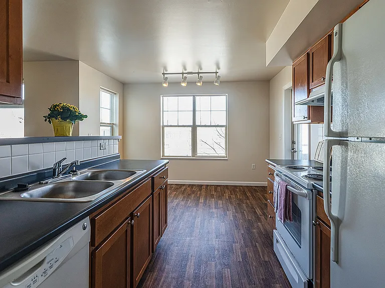 Fairfield Apartments — Photo 9