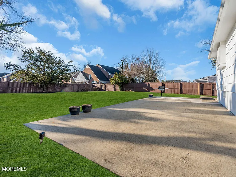 723 Pitney Dr — Photo 30
