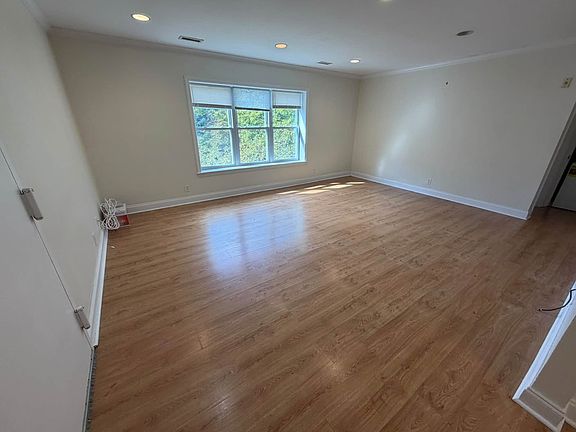 4th image of 140 Newton St #55
