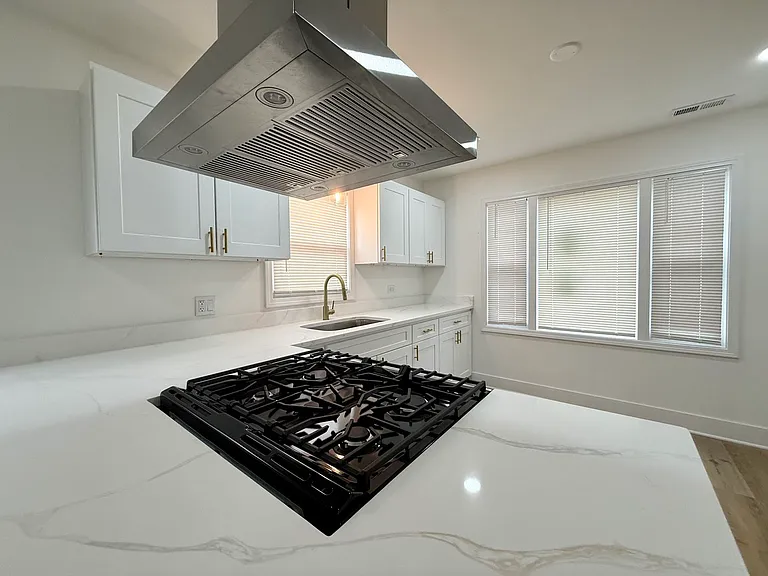 14916 Langley Ave — Photo 11