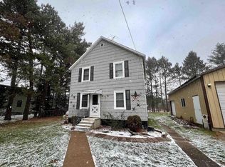 1006 W Hiawatha Rd, Iron River, MI 49935