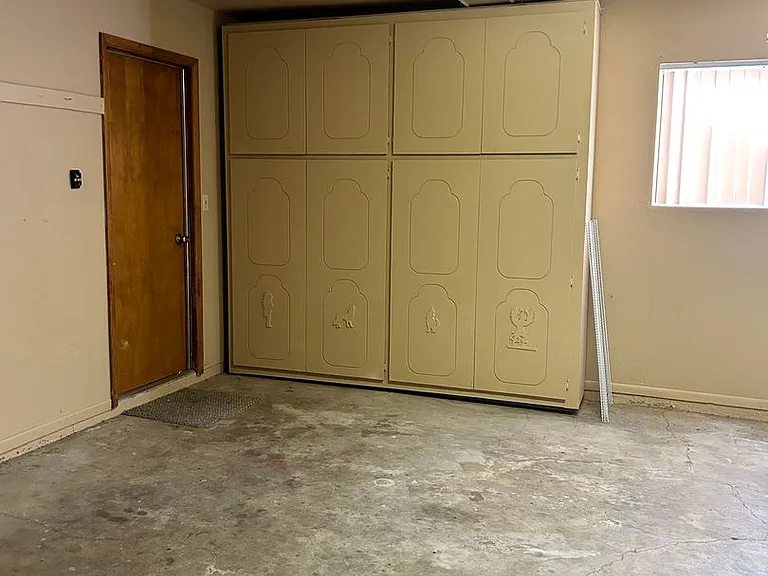 2401 Cosnina Dr — Photo 30