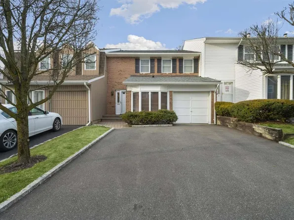 32 Jennings Lane #32, Woodbury, NY 11797