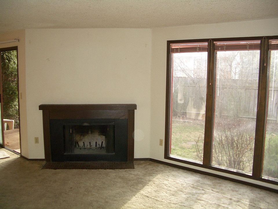 LIVING ROOM & FIREPLACE