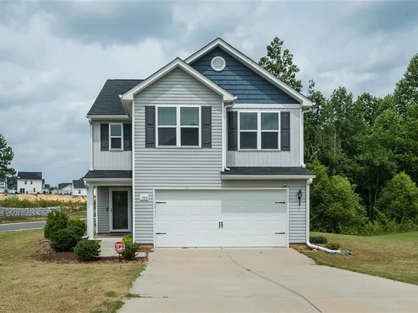102 Steamboat Ln, Green Level, NC 27217