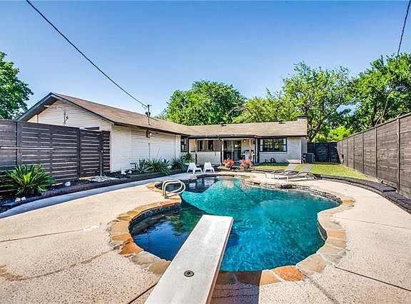 2nd image of 12516 Cedar Bend Dr