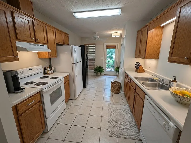 8336 Grand Oak Ct — Photo 10