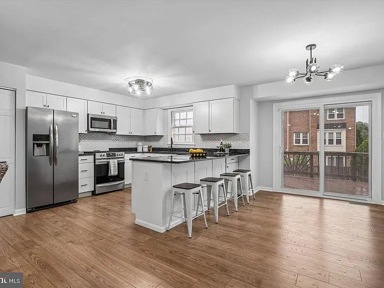 10108 Ebenshire Ct — Photo 5