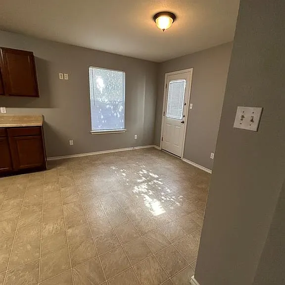 130 Quarter Ave — Photo 7