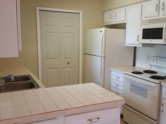 5th image of 12523 Orangewood Ct
