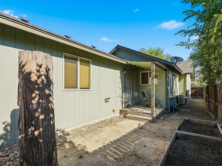 510 NE Quimby Ave #2 — Photo 16
