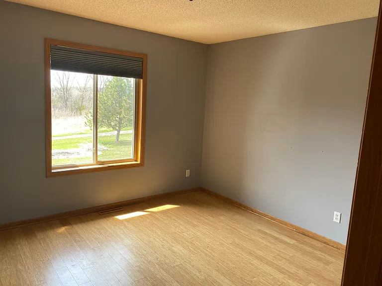 675 Clarence Ave — Photo 5