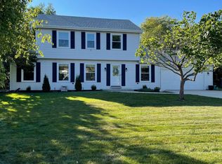 W227N2597 Meadowood Ln, Waukesha, WI 53186