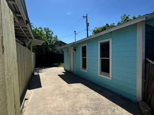 1738 Lee Hall St #B, San Antonio, TX 78201