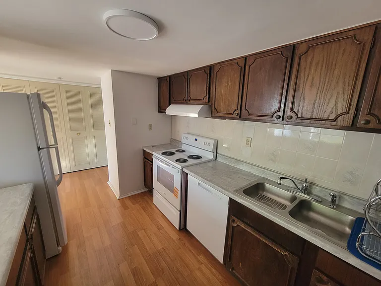 70 Rittenhouse Dr — Photo 3