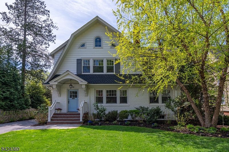 1st image of 34 Oakwood Ave