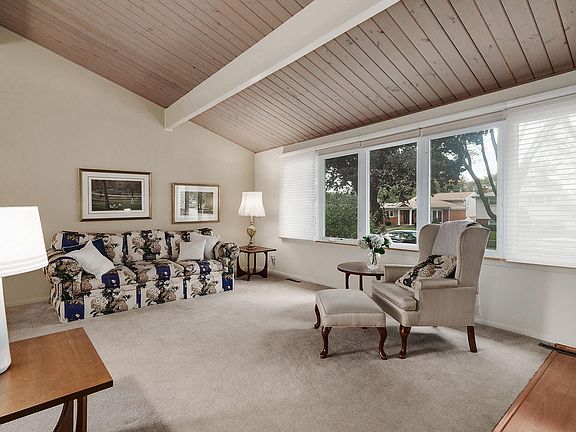 5th image of 121 Windsor Dr