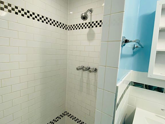3rd image of 645 Bergen Ave #22E