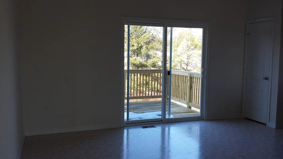 3 bed, 2.5 bath, 2000 sqft, $2,100 — Photo 3