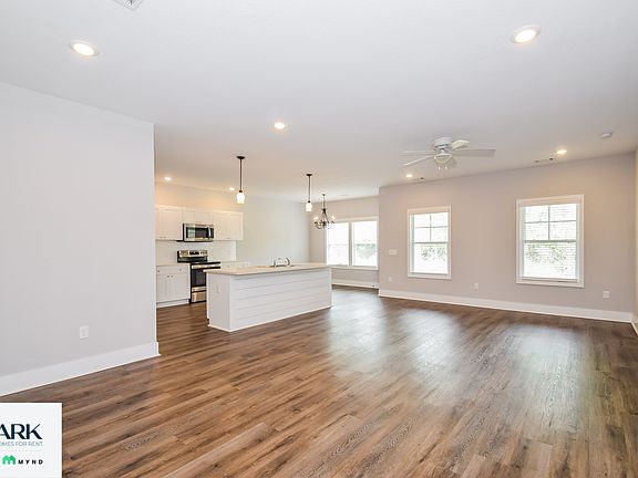 5th image of 54 Laura Ct