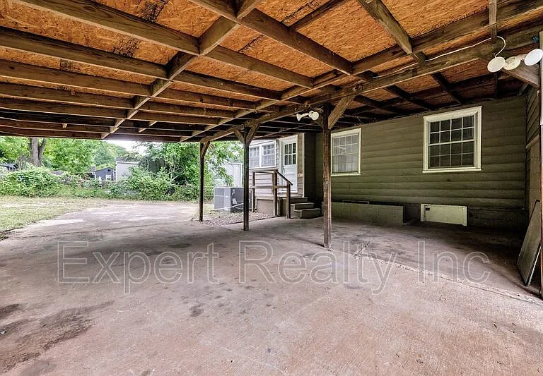 920 Parkway Dr — Photo 27