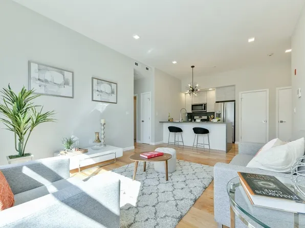87 Parker St Unit 402, Chelsea, MA 02150