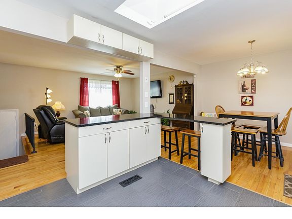 Breakfast bar