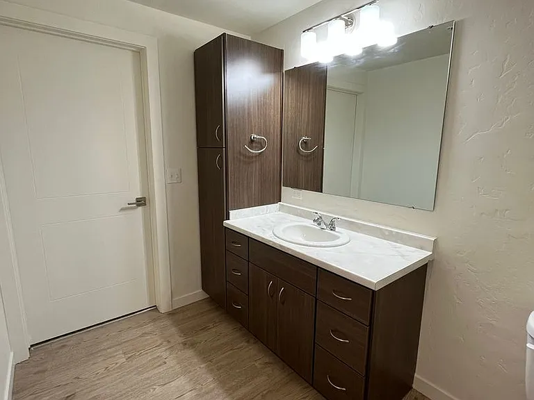 Lexington Sky Apartments — Photo 47