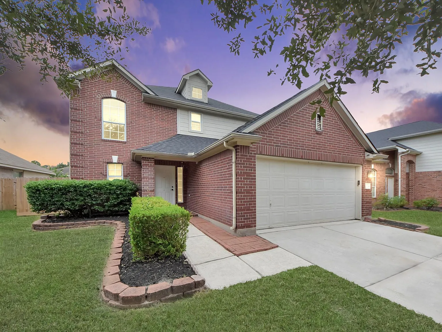 4 bed, 2.5 bath, 2664 sqft, $2,300 — Photo 1