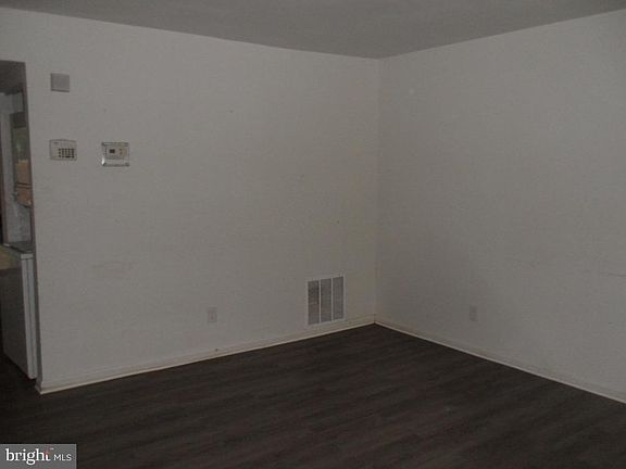 3rd image of 700 Barrington Dr #1B