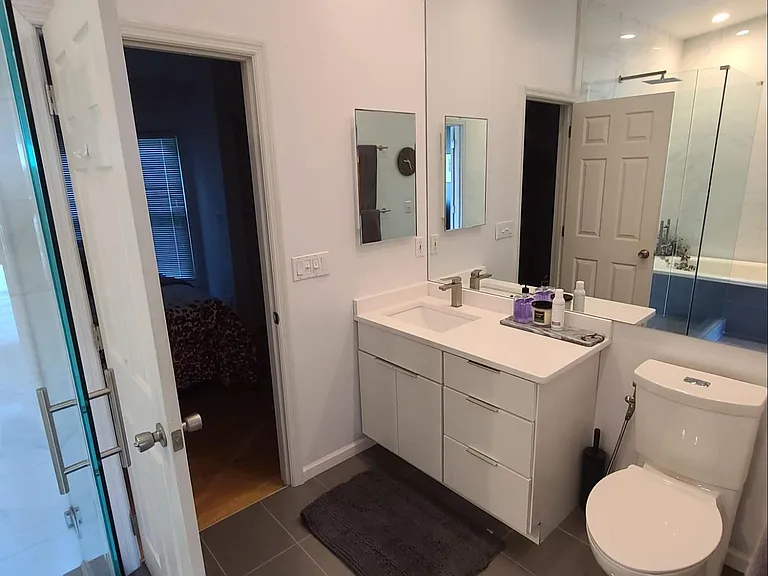 241 Hastings St — Photo 17